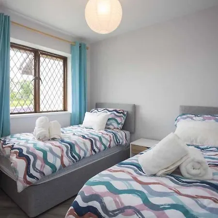 Coach House, Forest Park, Courtown, County Wexford - Sleeps 6 *